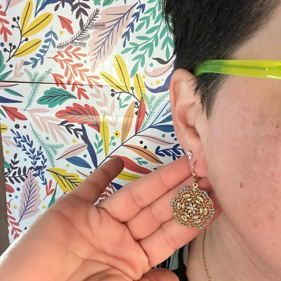 La Vie Parisienne BEAUTIFUL Vintage Looking Gold Earrings - Picture 4 of 4